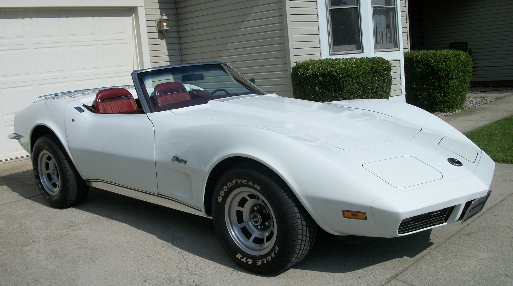 1973 White/Red Corvette